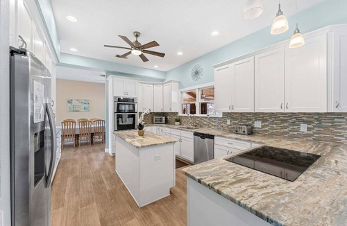 Tropic House | Beautiful Large Waterfront Retreat W/Heated Pool And Lanai!☀️