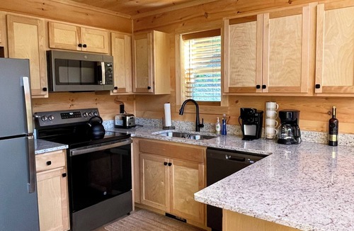 Smoky Mountains Cabin | Beautiful modern cabin, with amazing mountain views and enchanting sunsets.