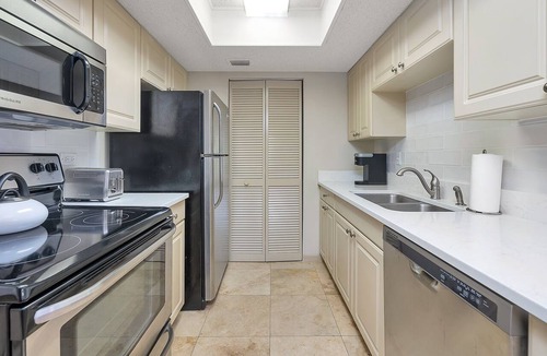 Saint Simons Island Condo | Beautiful Ocean Views, Beach Club 337! Steps to beach!