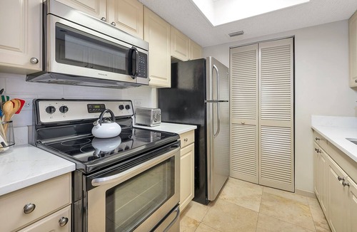 Saint Simons Island Condo | Beautiful Ocean Views, Beach Club 337! Steps to beach!