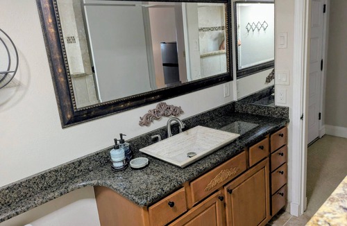 Palm Harbor Condo | Beautiful One room condo with AC in charming Innisbrook Resort
