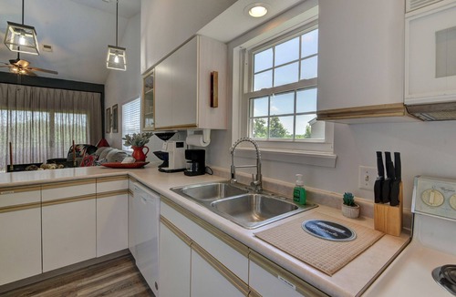 Branson Condo | Beautiful & Peaceful updated condo-Holiday Hills Resort Branson-family amenities