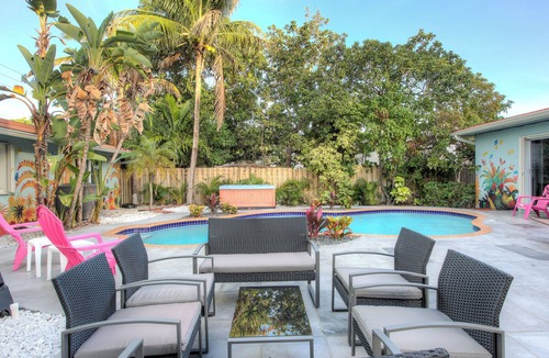 Parkside House | Beautiful Private Oasis 7 Bedrooms 5 Bathrooms with Pool. fully private