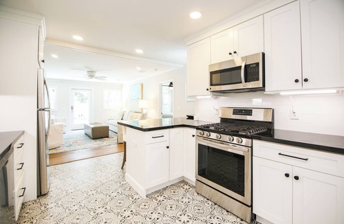 Saint Simons Island Cottage | Beautiful spacious home and pool, wi-fi, pool