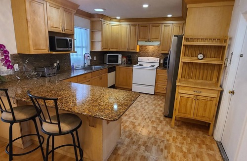 Survey Creek House | Beautiful spacious 5-bedroom house-10 beds-15 guests