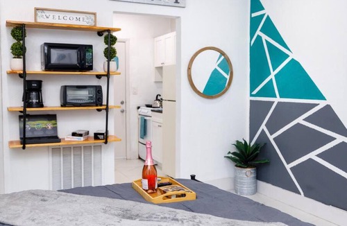 Little Haiti House | Beautiful Studio in Heart of Miami 2
