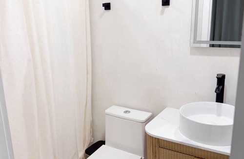 Driftwood House | Beautiful Studio near Hollywood Casino Guitar