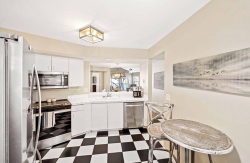 Central Naples Condo | Beautiful updated and fully furnished 3-bedroom 2 bath condo in charming Naples