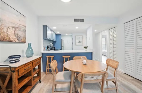 Park Shore Apartment | Beautiful Updates - Relaxing Views - Close to Pool