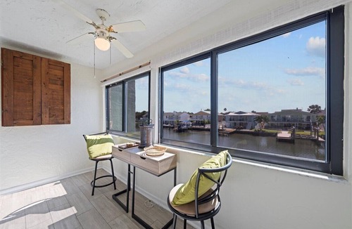 Indian Rocks Beach Condo | Beautiful Waterfront Condo, 3 bedroom 2 bath, 8 min walk to the beach