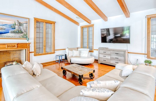 Bermuda Riviera House | Beautiful waterfront home with pool, fast WiFi & W/D - dog-friendly