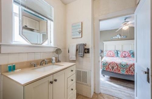 Indian Shores House | Beautiful Waterfront Beach Cottage. Sleeps 6