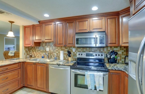 Fort Pierce Condo | Beautifully updated 2bed/2bath, steps to beach in OV, Fort Pierce, FL