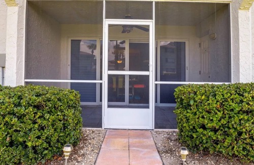 Fort Pierce Condo | Beautifully updated 2bed/2bath, steps to beach in OV, Fort Pierce, FL