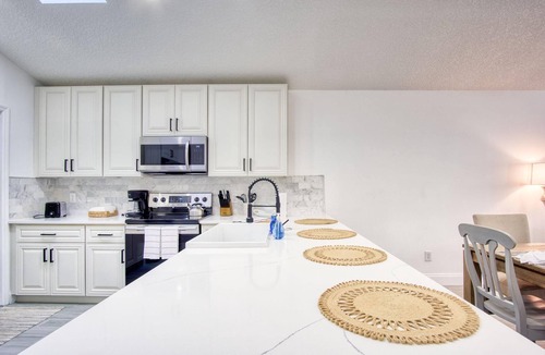 Dolphin's Cove House | ~Beetlecat Cabin Sleeps 8 Spa Only~