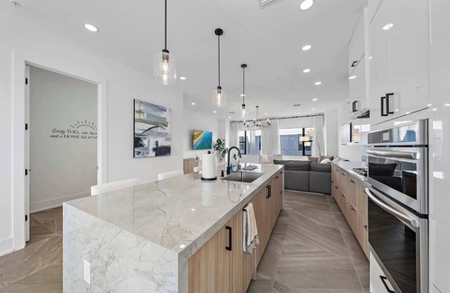 Downtown House | Bella Vista Uptown~Rooftop Hot Tub~10min to Beach