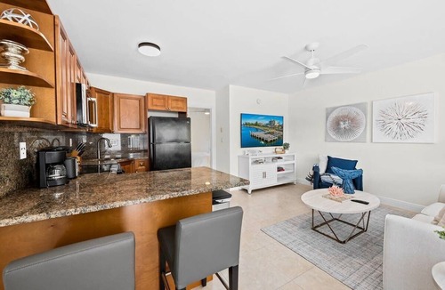 Lauderdale-by-the-Sea Apartment | Bermuda Isles Villas - Queen #14