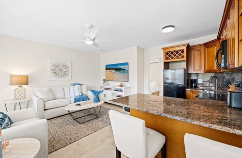 Lauderdale-by-the-Sea Apartment | Bermuda Isles Villas - Queen #18