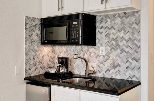 Flamingo/Lummus Condo | Best Beach Location | Wi-Fi, TV & Amenities