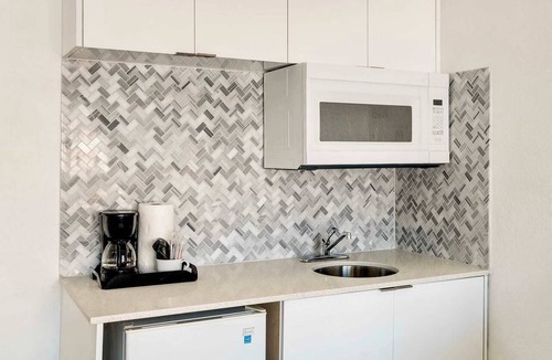Flamingo/Lummus Condo | Best Beach Location | Wi-Fi, TV & Amenities