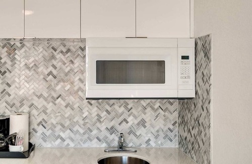 Flamingo/Lummus Condo | Best Beach Location | Wi-Fi, TV & Amenities