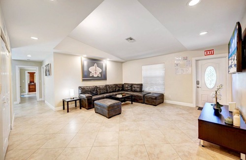 Dania Beach House | Best Location, Minutes From The Beach & Casino, Large 5BR Home, Heated Pool