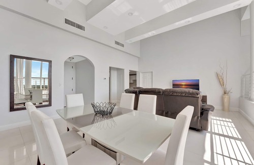 Galt Mile Apartment | Best of Both Worlds