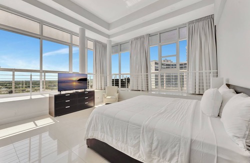 Galt Mile Apartment | Best of Both Worlds