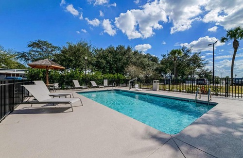 Auburndale Hotel | Best Western Auburndale Inn & Suites