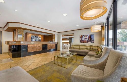 Downtown Branson Hotel | Best Western Plus Landing View Inn & Suites