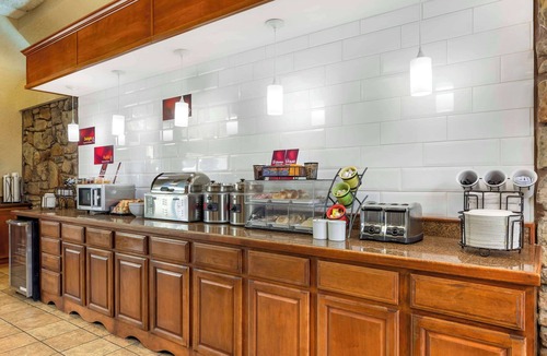 Downtown Branson Hotel | Best Western Plus Landing View Inn & Suites