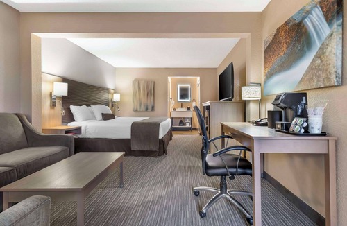 Downtown Branson Hotel | Best Western Plus Landing View Inn & Suites
