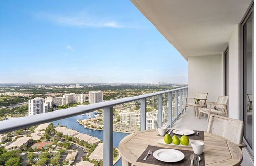 Hollywood South Central Beach Apartment | Better Choice for your Vacation! 3 Oceanfront Units, Kitchen, Pool