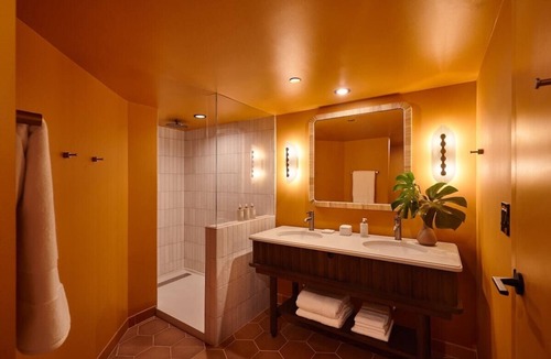 Coconut Grove Hotel | Better Choice for your Vacation! 2 Relaxing Rooms with Rooftop Pool Access!