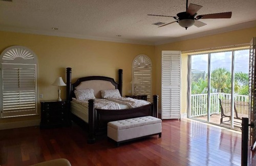 Gulf Cove House | Big 7500 sf 6-bedroom, 4.5-bathroom, home overlooking the Myakka River.