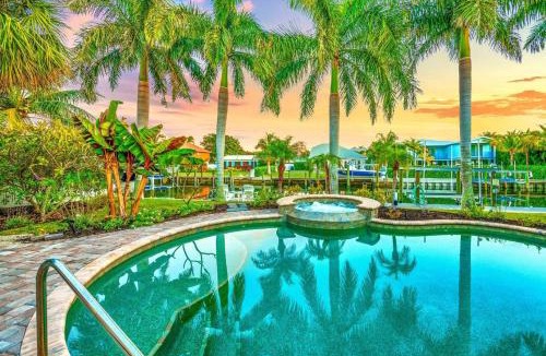Anna Maria House | Bikini's & Martini's Waterfront Canal: 1 Block to Beach! Dock! On Canal! Anna Maria Life
