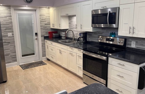 Wilton Manors House | Billy's Resort -Men only-Clothing optional-Beach Bungalow
