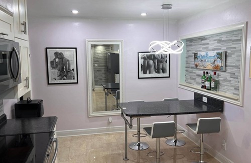 Wilton Manors House | Billy's Resort -Men only-Clothing optional-Beach Bungalow