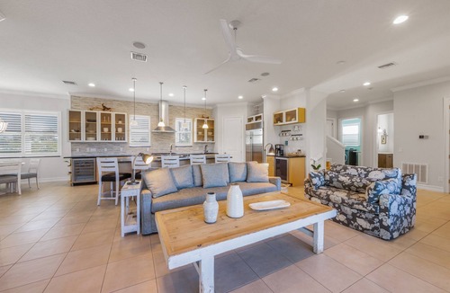 Anna Maria House | Bimini Bay Breeze: Canal Front | Close to Beach and Pine St. | Pool/Spa |