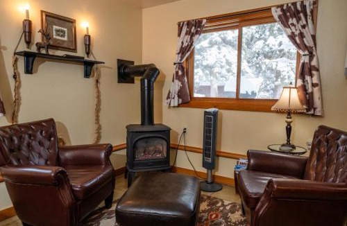 Almont Cabin | Birdsnest Cabin at O-Bar-O