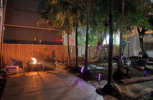 Midtown House | Biscayne Hideaway- 3 bed house Miami Big Yard Driveway - Downtown/Wynwood - FIFA