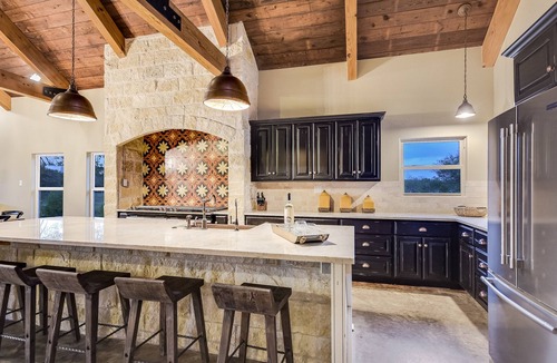 Blanco House | Blanco River Lodge - Beautiful Valley, 6 Acres, Sleeps 11, Pool & Hot Tub.