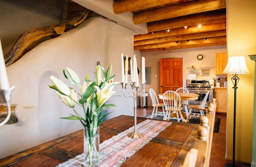 El Prado House | Blue Bird Farm - Spacious Stylish 5 bed/3 bath Taos Farmhouse with AC