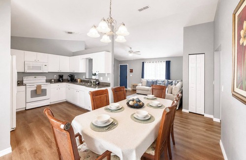 Silver Springs Shores House | Blue Haven Ocala - King Bed Game Garage Patio