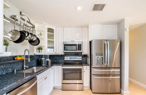 Cypress Point House | Blue Marlin - WATERFRONT Family-Style resort+1mi Beach+private HTD POOL/SPA