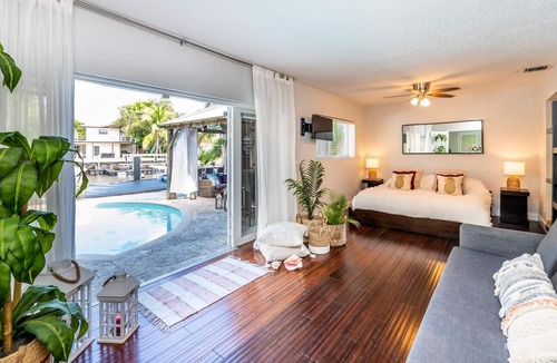Cypress Point House | Blue Marlin - WATERFRONT Family-Style resort+1mi Beach+private HTD POOL/SPA
