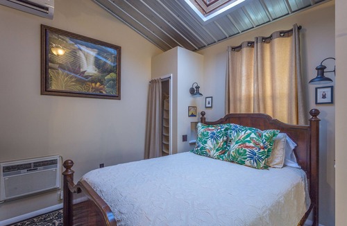 Historic Downtown Apalachicola House | Blue Moon Carriage House Loft in historic Apalachicola FL downtown district