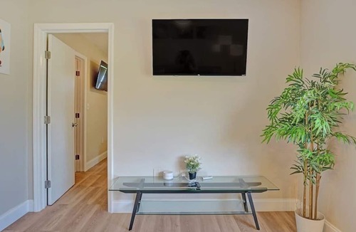 Victoria Park Apartment | ◎Blue Ocean collection◎Trendy Vic Park 1BR 20|7