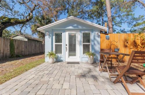 Avondale Hotel | Blue Palm Cottage - Team Joseph Ellen