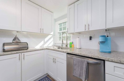 Avondale House | Blue Palm Front Home - Team Joseph Ellen